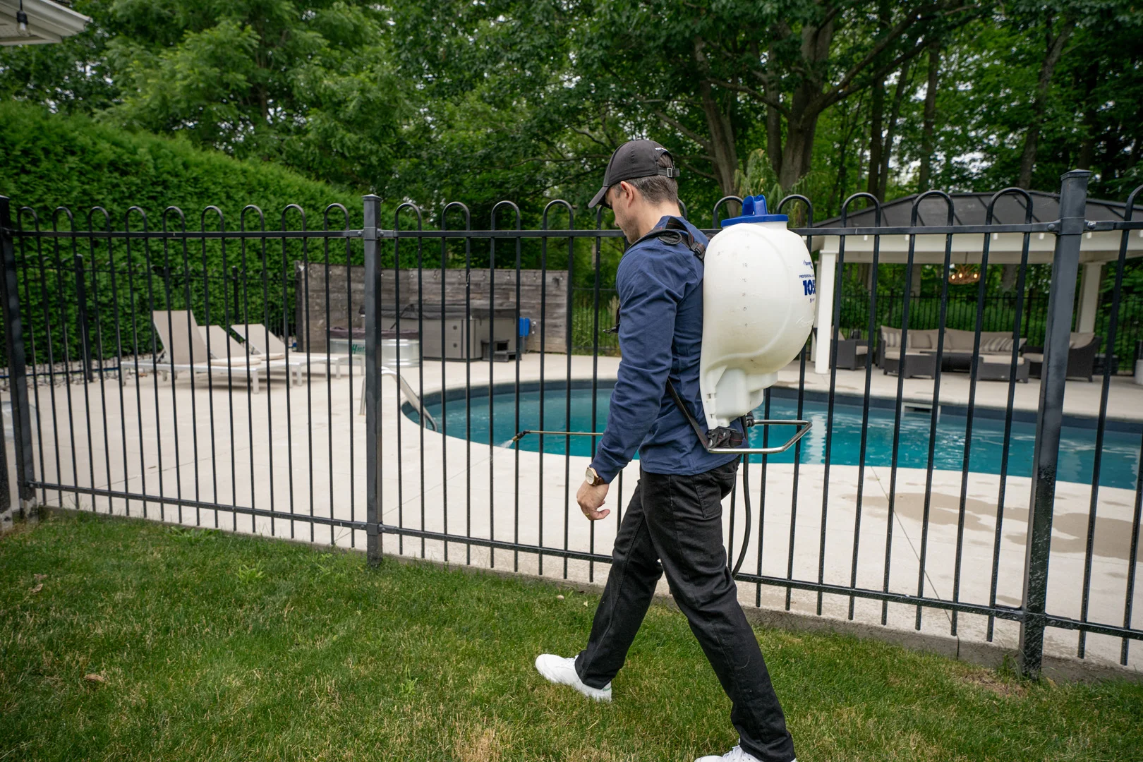 Pest control technician in Saskatoon